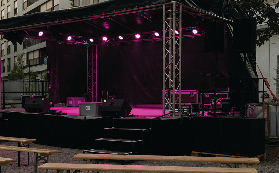 lifelikfegroup_stagedecks_audiovisualinstall